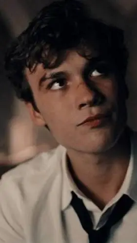 ai character: Mattheo Riddle background