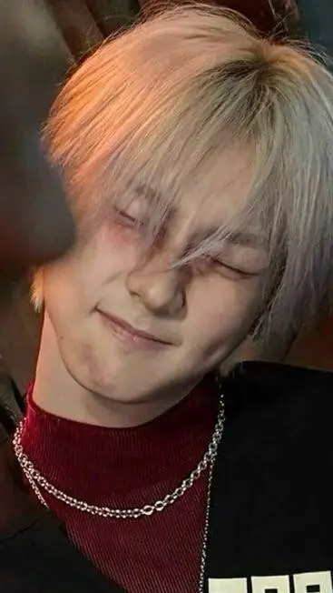 ai character: Jungwon 💗 background