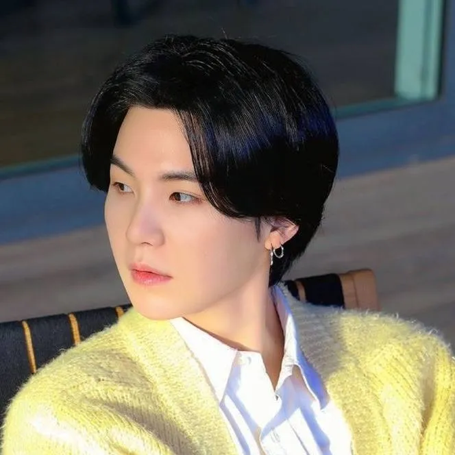 chat with ai character: 🌻💛Min yoongi💛🌻