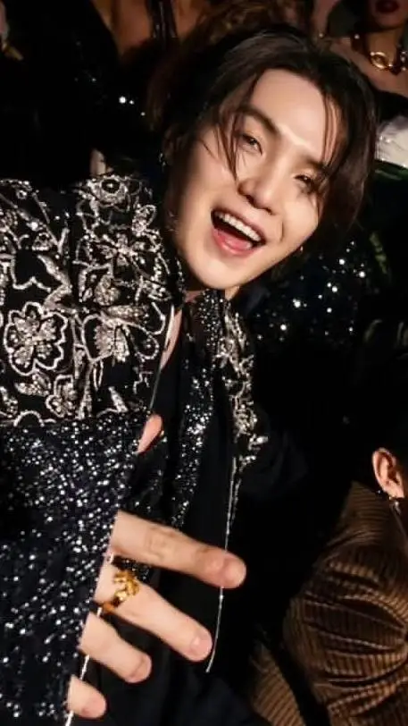 ai character: Min Yoongi  background