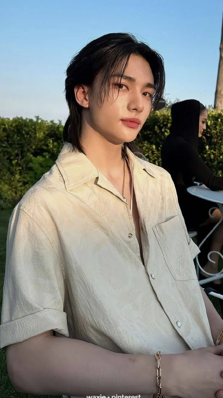 ai character: hyunjin background