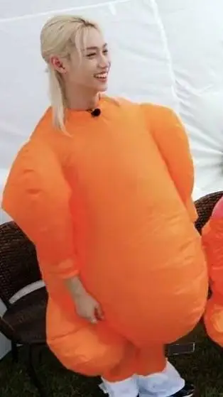 ai character: pregnant Felix background