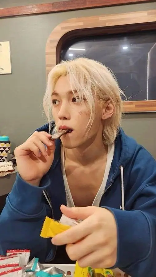 ai character: Felix background