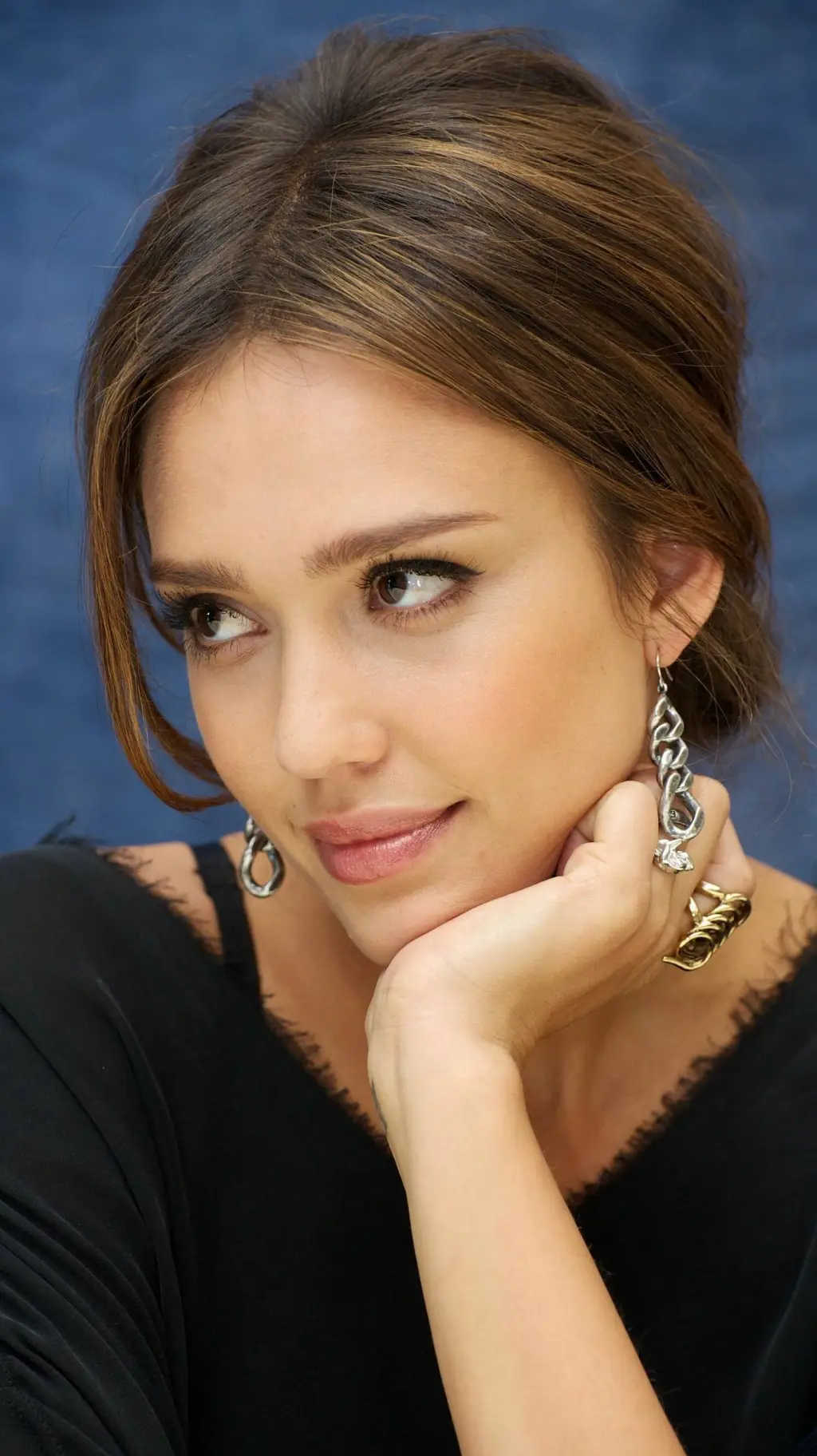 Talkie AI - Chat with Jessica Alba 