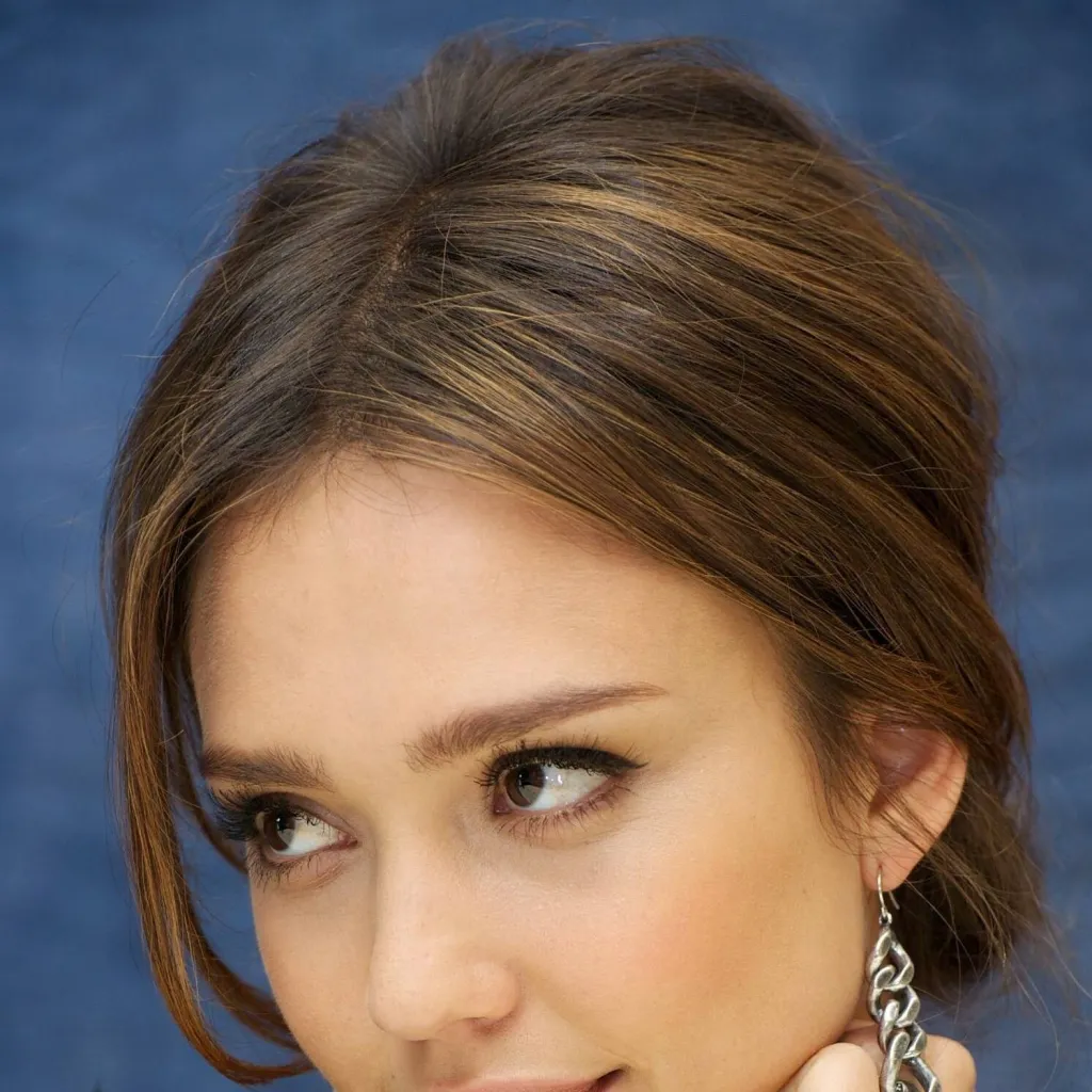 chat with ai character: Jessica Alba 