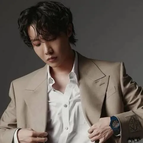 chat with ai character: J HOPEEE 