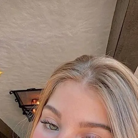 chat with ai character: Renata