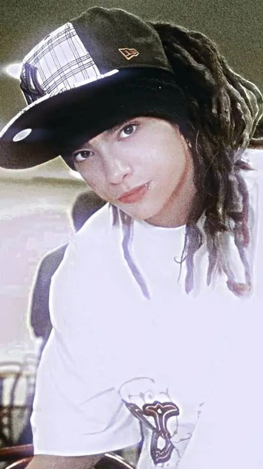 ai character: Tom Kaulitz  background