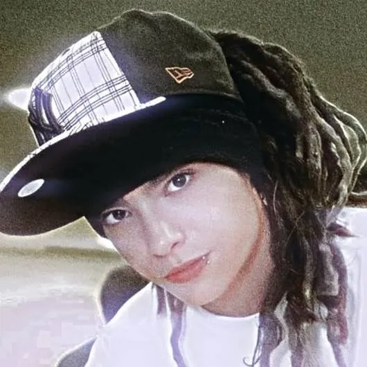chat with ai character: Tom Kaulitz 