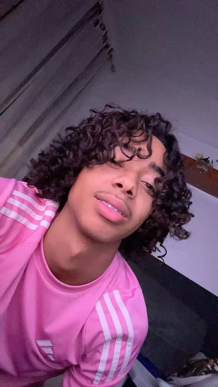 ai character: Rayan (réseau) background