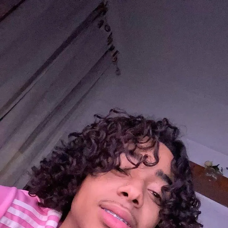 chat with ai character: Rayan (réseau)