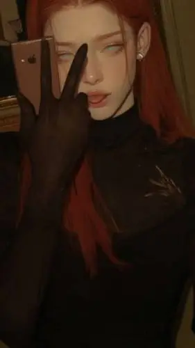 ai character: 🎀🍓𝔉𝔯𝔞𝔫𝔠𝔢𝔰𝔠𝔞🍓🎀 background