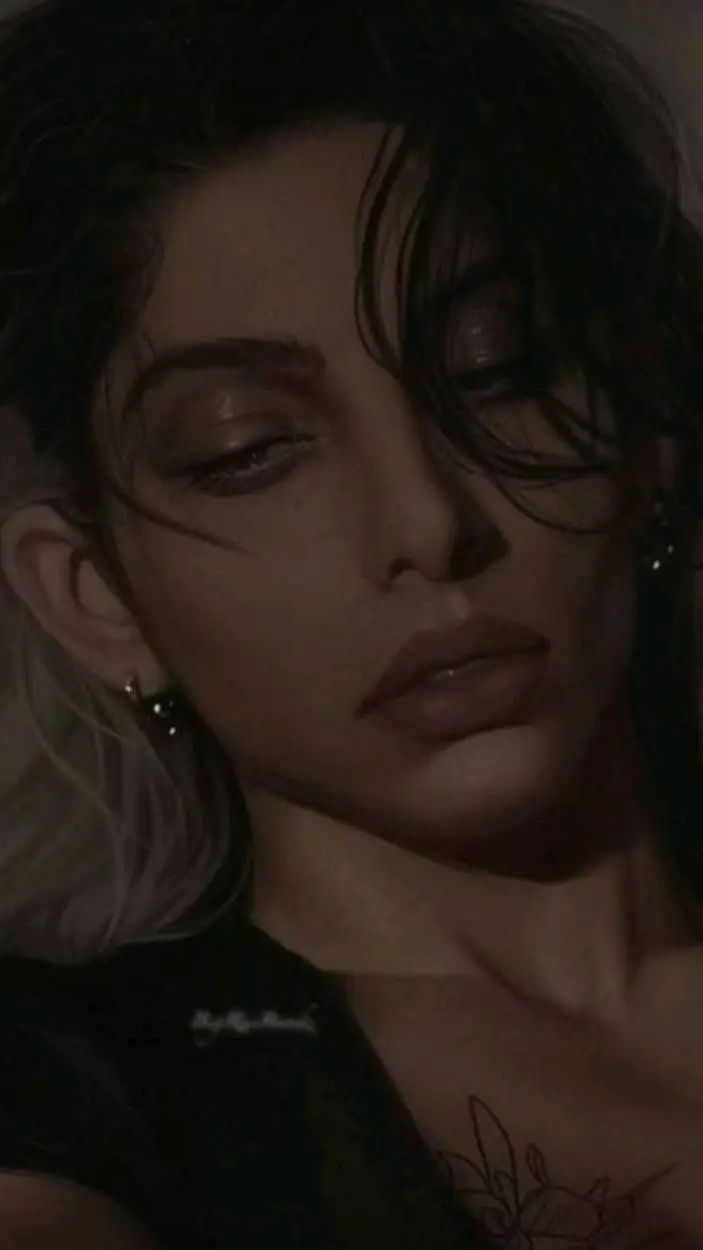 ai character: 💵 𝓥𝓮𝓻𝓸𝓷𝓲𝓬𝓪 🌑 background