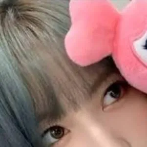 chat with ai character: momo