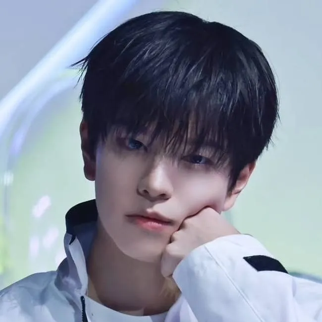 chat with ai character: Kim Seungmin