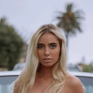 Chat with Lexi Hensler - text or voice, Enjoy AI Chat Free & Safe