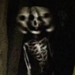chat with ai character: boneswortd 