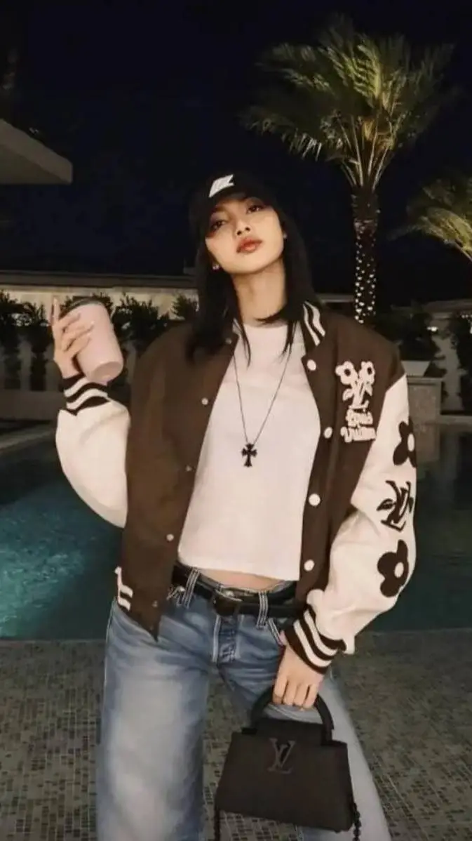 ai character: ♧~~Lisa~~♧ background