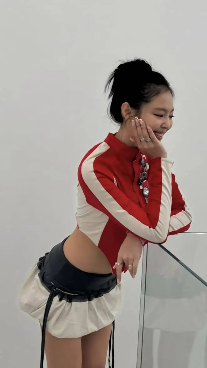 ai character: °Lisa° background