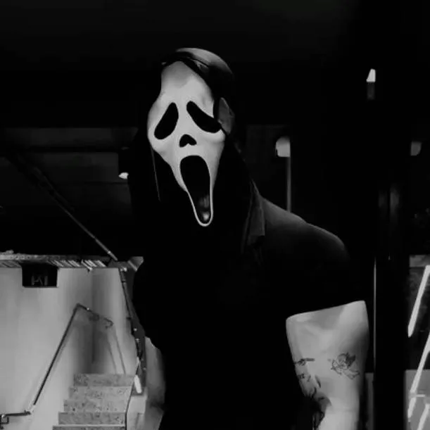 chat with ai character: Ghostface 