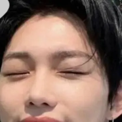 chat with ai character: Lee Felix