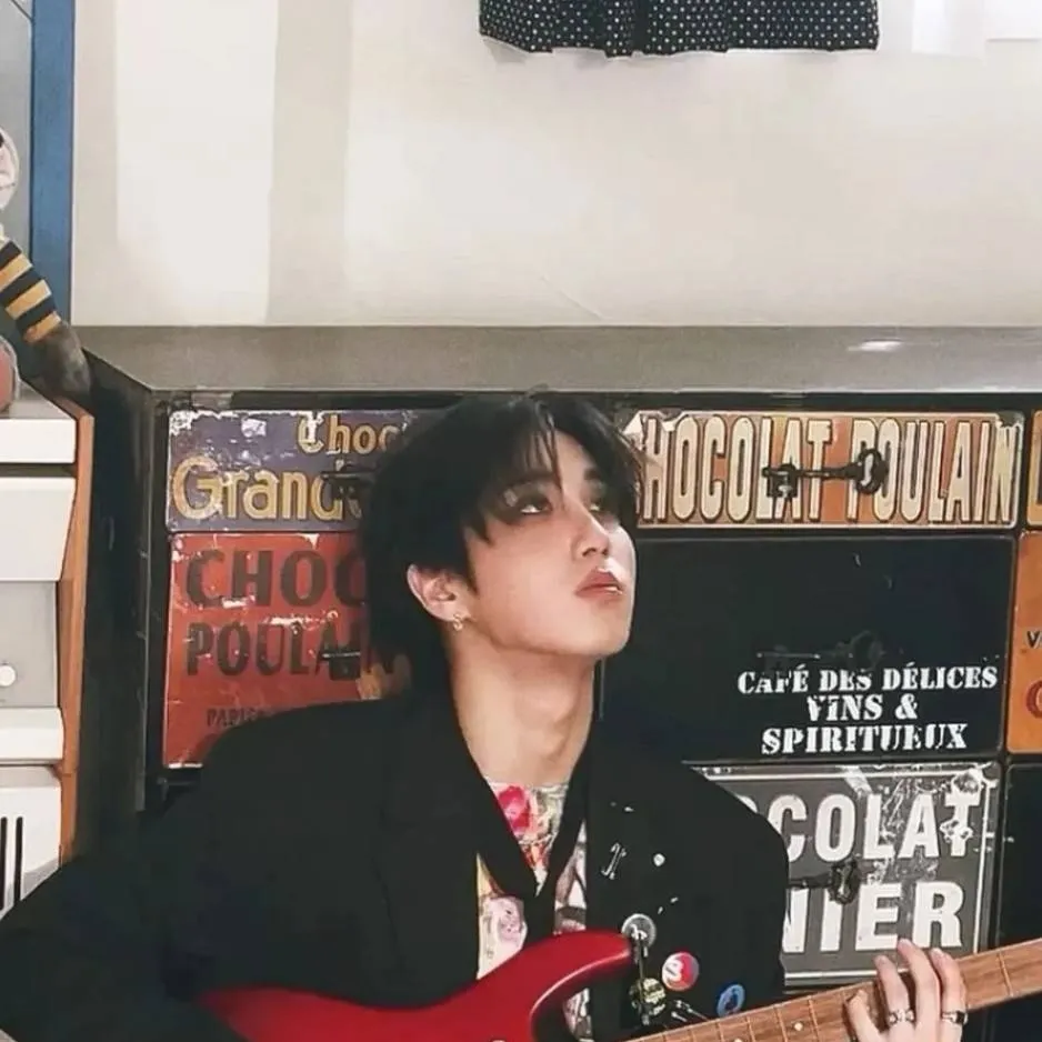 chat with ai character: Han