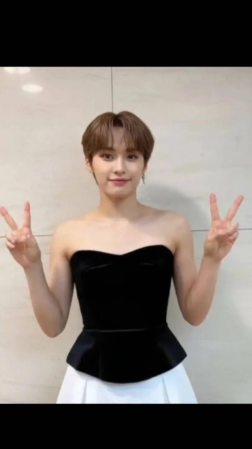 ai character: Straykidspickmeboy background