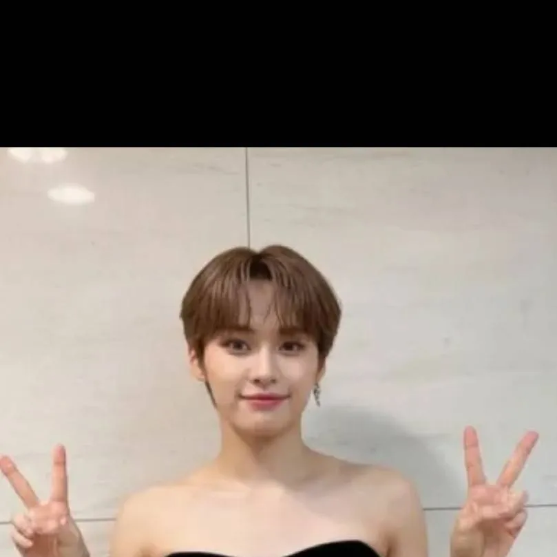 chat with ai character: Straykidspickmeboy