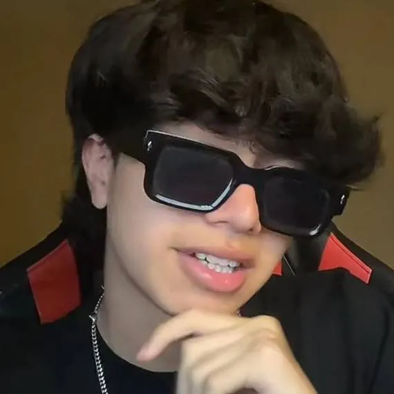 chat with ai character: panamonke vs Gara 