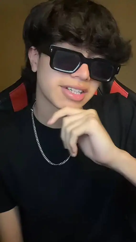 ai character: Monkey x Zuu background