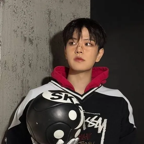 chat with ai character: seungmin 