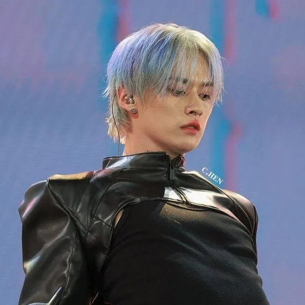 chat with ai character: Lee Know