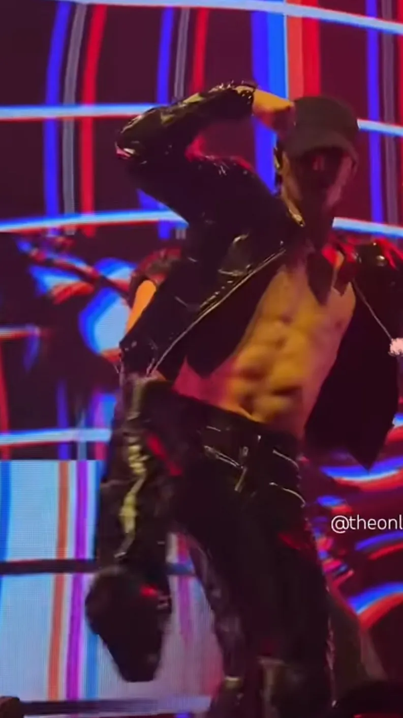 ai character: Mha concert🔪 background