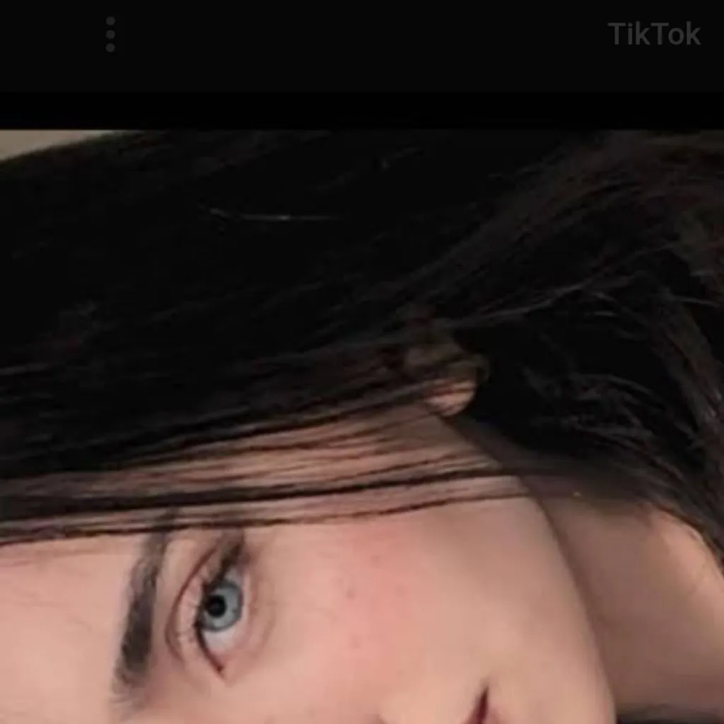 chat with ai character: Dina
