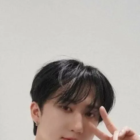 chat with ai character: Changbin 