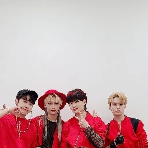 chat with ai character: ❤️ Stray kids ❤️