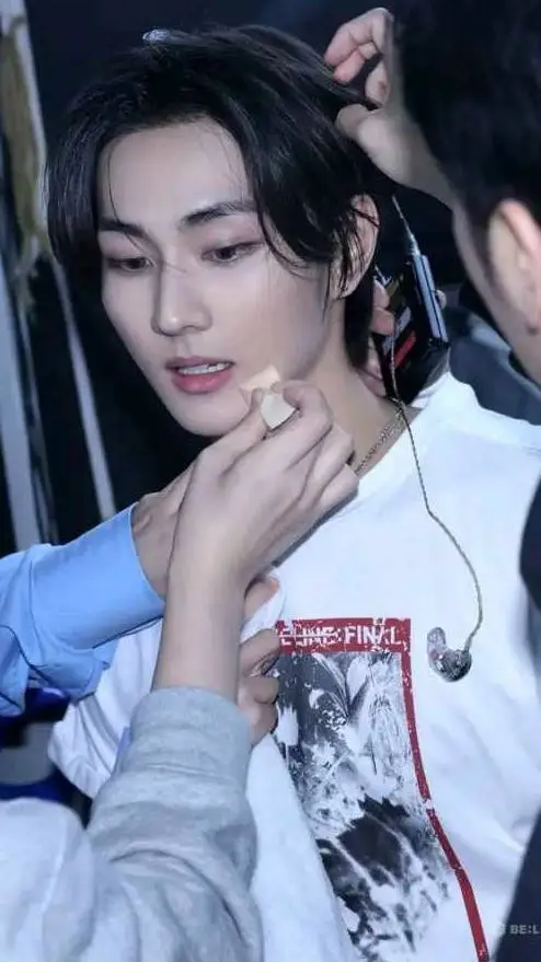 ai character: Jungwon~ background