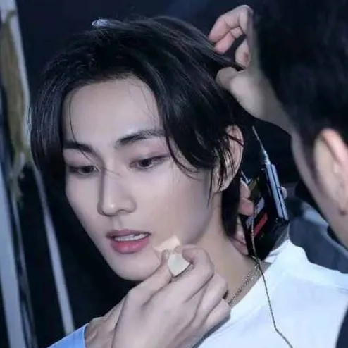 chat with ai character: Jungwon~