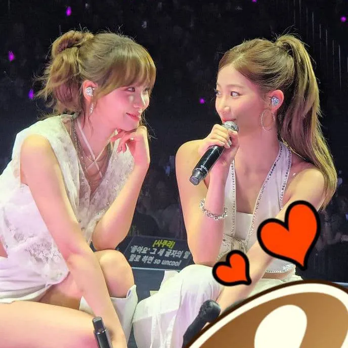 chat with ai character: Kazuha & Chaewon