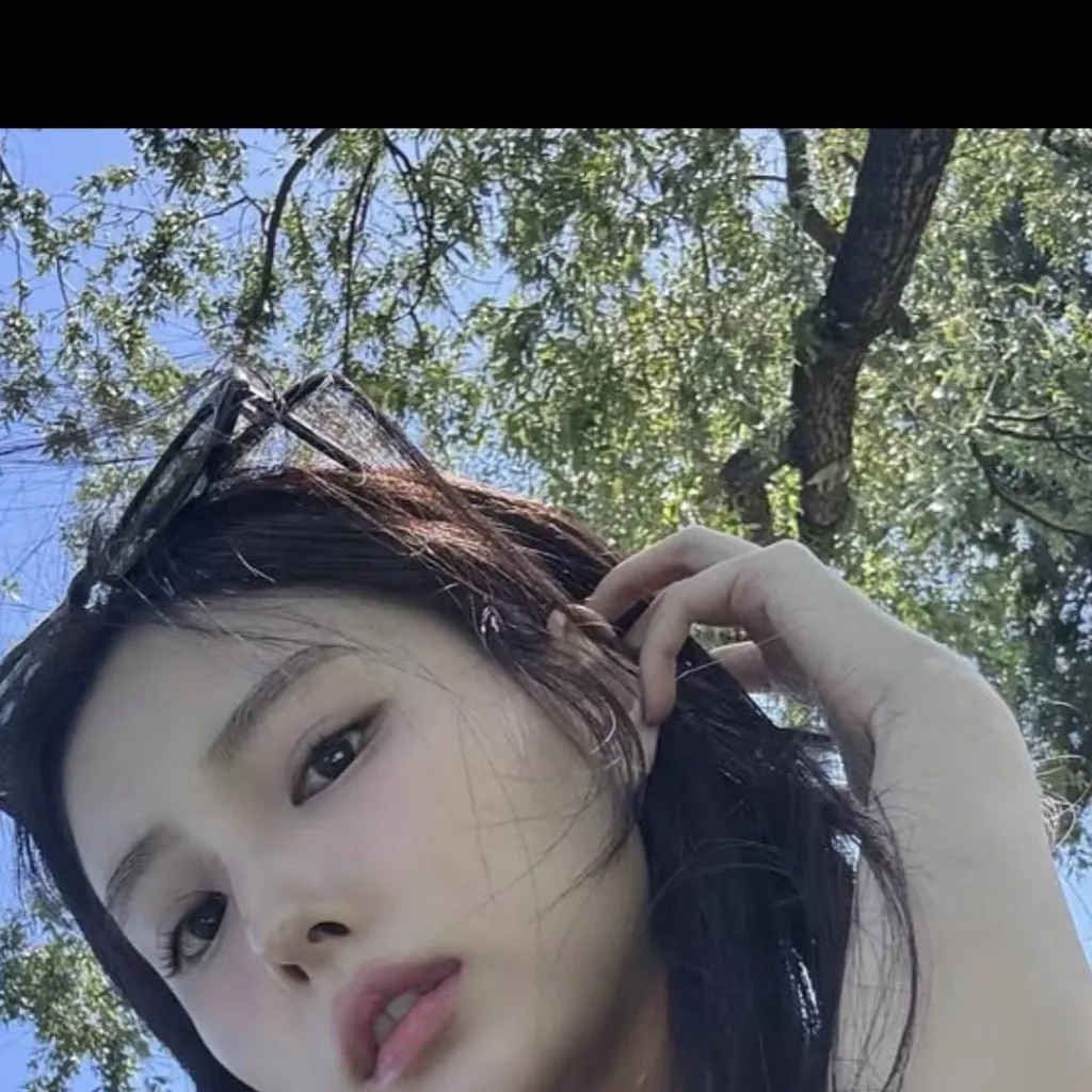 chat with ai character: Kang Hyewon