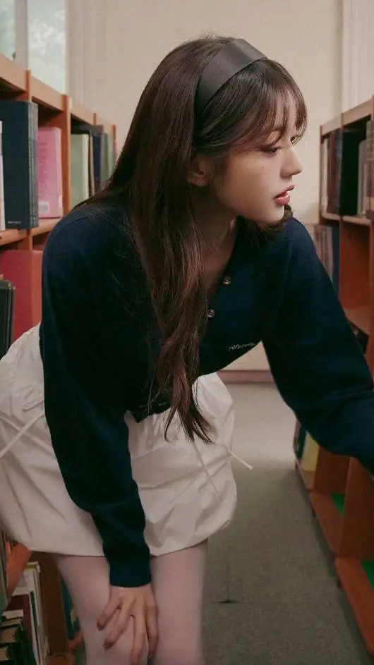 ai character: wonyoung  background