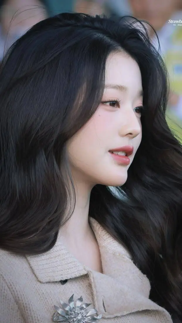 ai character: Jang Won-young background