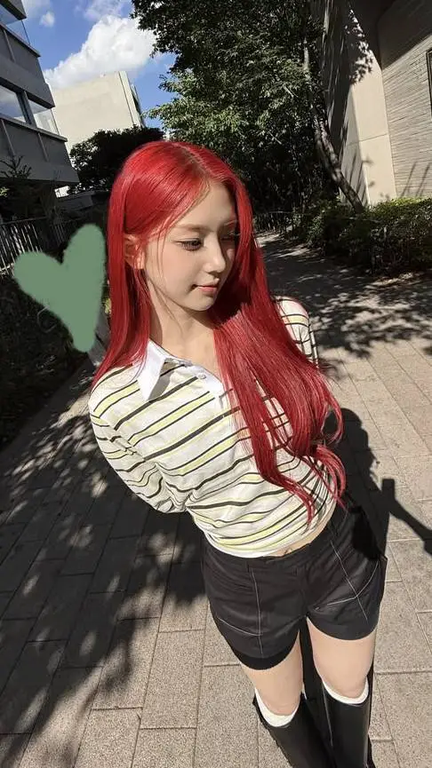 ai character: Park Yeeun background