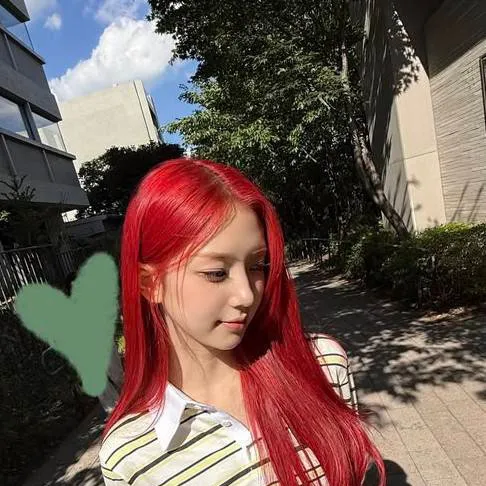 chat with ai character: Park Yeeun