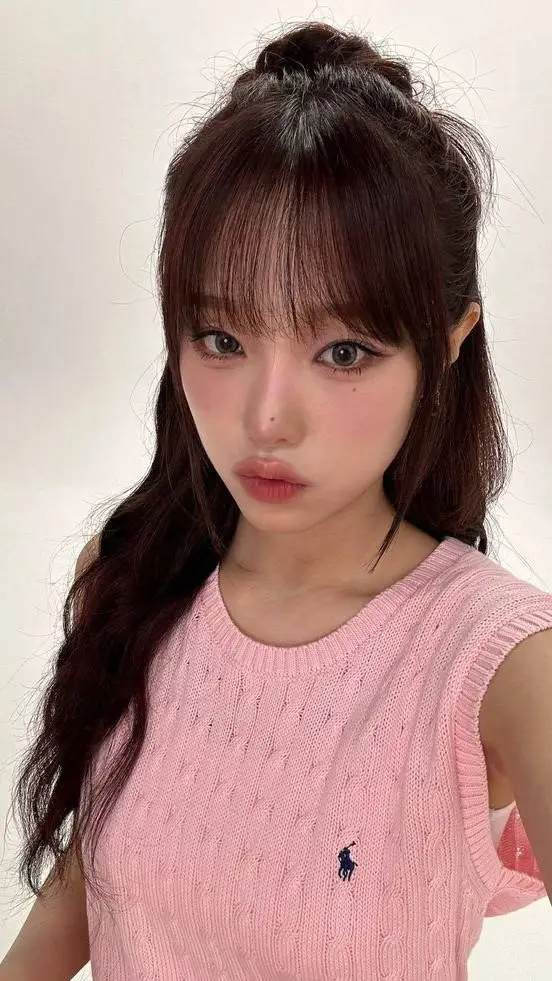 ai character: Yena background
