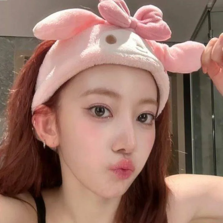 chat with ai character: Sakura