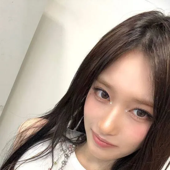 chat with ai character: Lee Hyun-seo