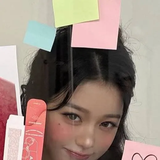 chat with ai character: Jang Won-young