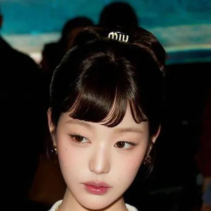 chat with ai character: Jang Won-young