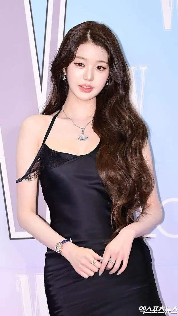 ai character: Jang Won-young background
